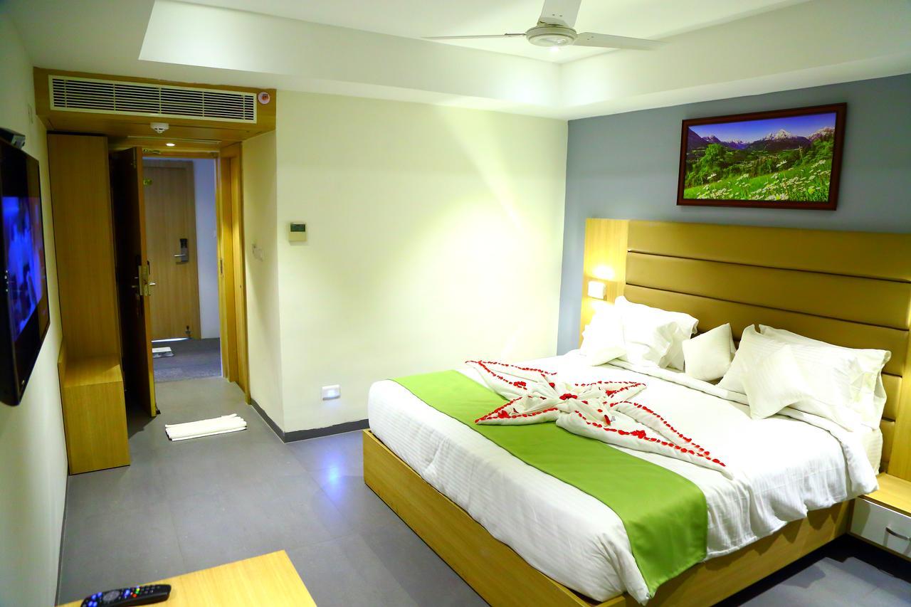 Abhayaa Hotel Visakhapatnam Exterior foto